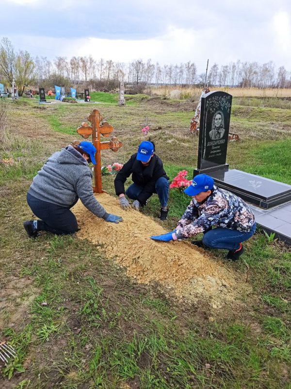 Единороссы облагораживают заброшенные захоронения Героев СССР Единороссы облагораживают заброшенные захоронения Героев СССР