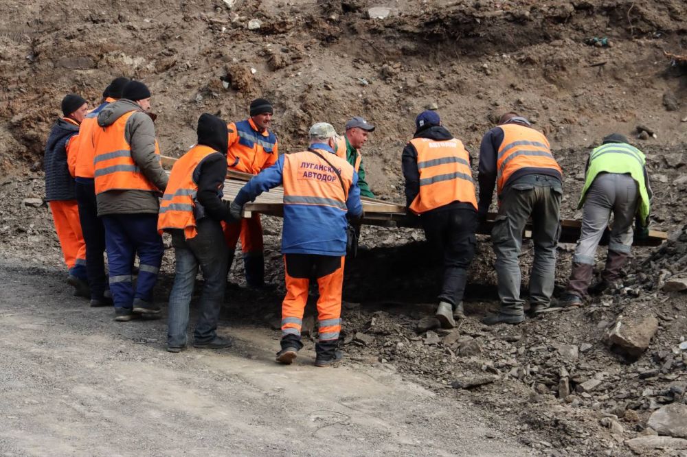 Понтонный мост в районе улицы 395-й Шахтерской Дивизии запущен в работу Понтонный мост в районе улицы 395-й Шахтерской Дивизии запущен в работу