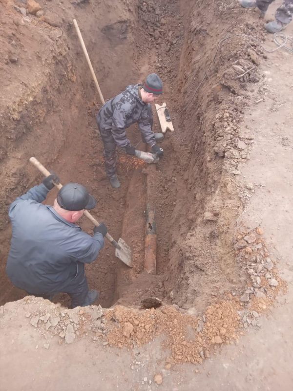Ульяновские коммунальщики отремонтировали трассу водовода в Петро-Николаевке Ульяновские коммунальщики отремонтировали трассу водовода в Петро-Николаевке