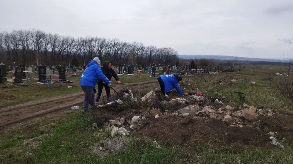 В ПГТ СОФИЕВСКИЙ ПРОДОЛЖАЮТСЯ РАБОТЫ ПО БЛАГОУСТРОЙСТВУ ТЕРРИТОРИИ В ПГТ СОФИЕВСКИЙ ПРОДОЛЖАЮТСЯ РАБОТЫ ПО БЛАГОУСТРОЙСТВУ ТЕРРИТОРИИ