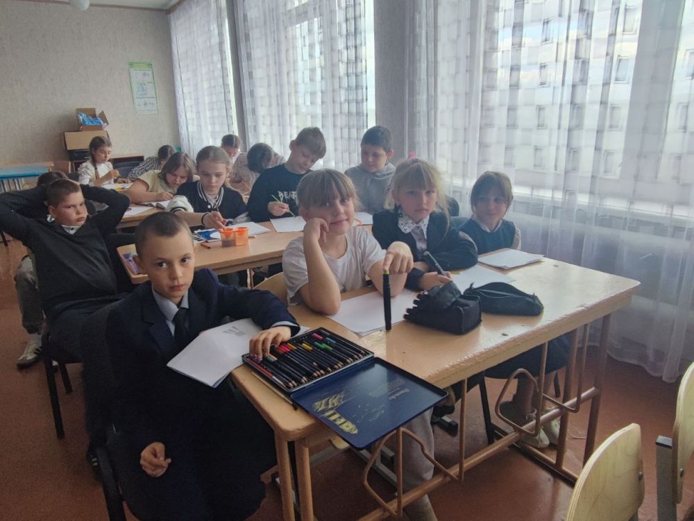 Мероприятия, посвящённые Дню космонавтики и креативным профессиям прошли в Пархоменковском УВК № 30 Мероприятия, посвящённые Дню космонавтики и креативным профессиям прошли в Пархоменковском УВК № 30