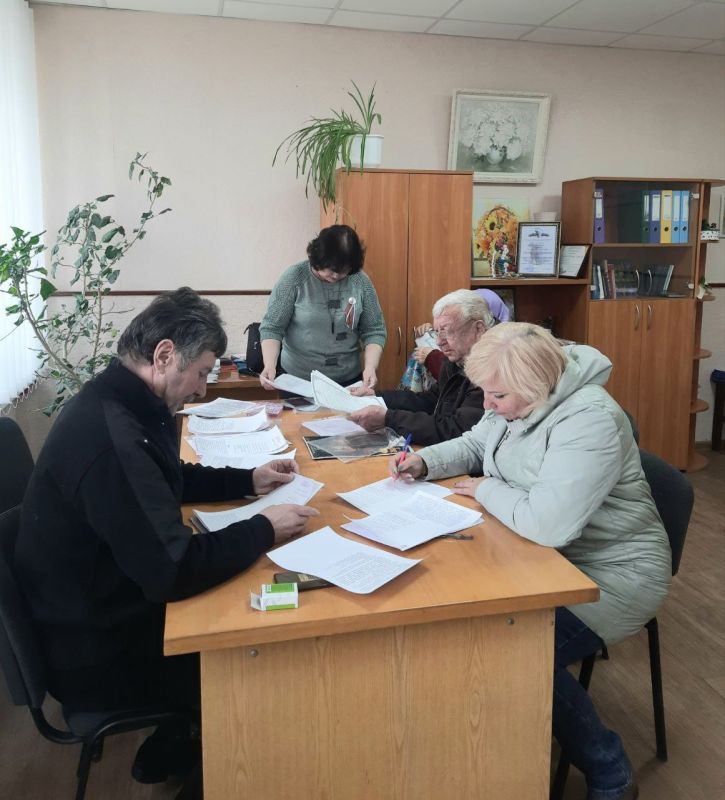 В Передельском отделе жизнеобеспечения состоялся приём граждан депутатом Народного Совета ЛНР Щекатуновым В.И В Передельском отделе жизнеобеспечения состоялся приём граждан депутатом Народного Совета ЛНР Щекатуновым В.И