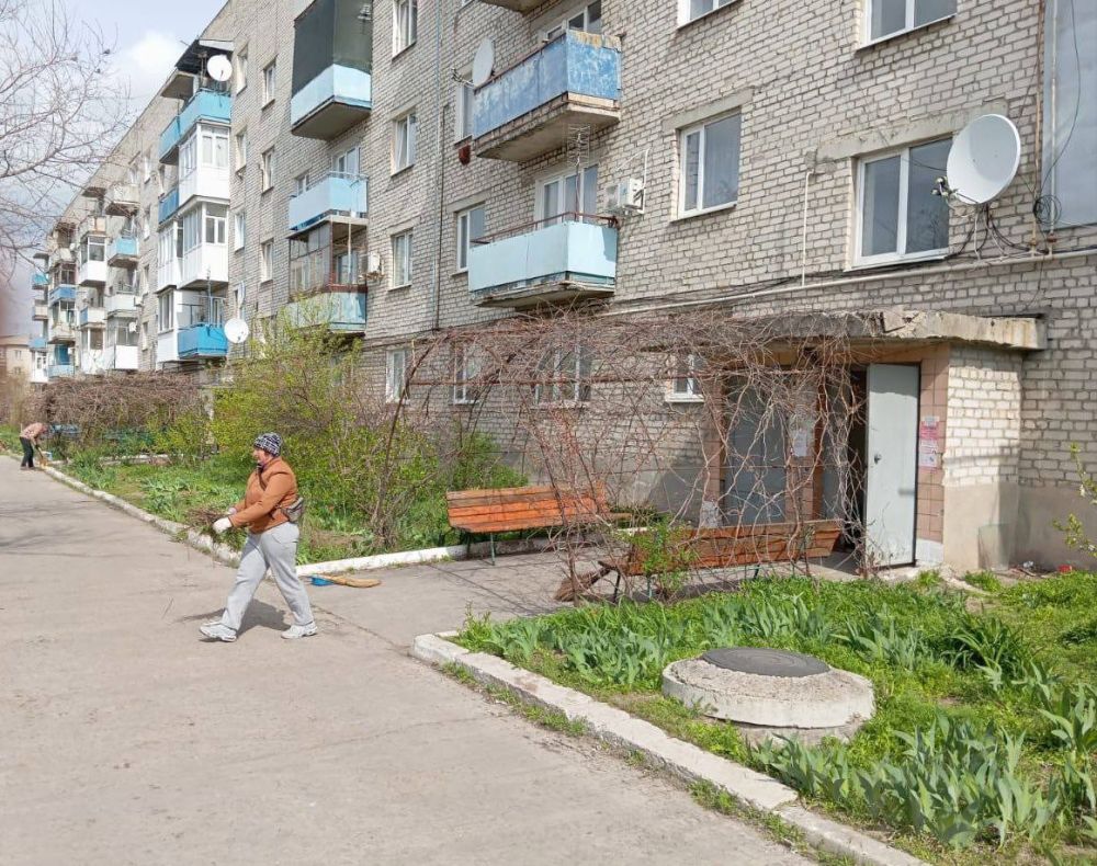 С начала апреля в населенных пунктах проводятся субботники, цель которых: С начала апреля в населенных пунктах проводятся субботники, цель которых: