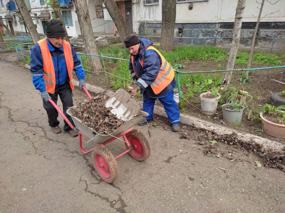 Работы по благоустройству продолжаются Работы по благоустройству продолжаются