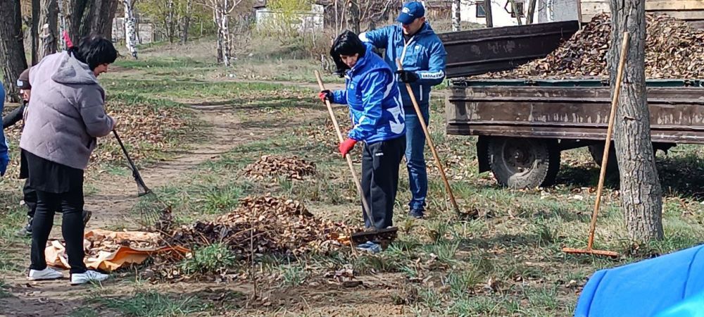 «Единая Россия» в Рубежном организовала субботник в сквере памяти жертв Чернобыльской катастрофы «Единая Россия» в Рубежном организовала субботник в сквере памяти жертв Чернобыльской катастрофы