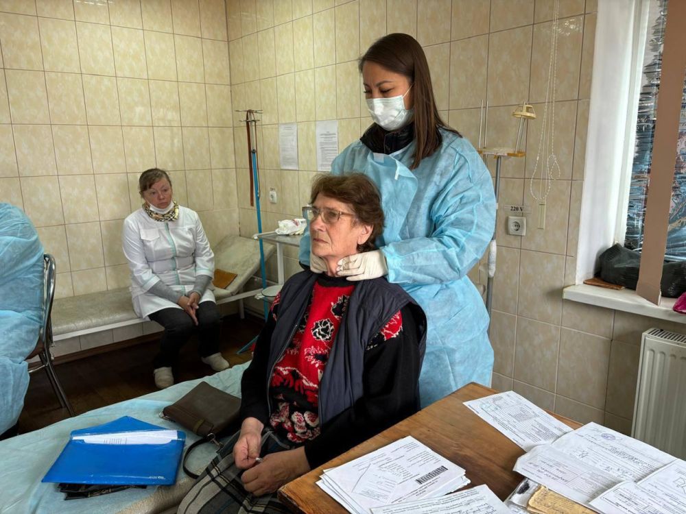 Жители села Бобриково Антрацитовского округа получили консультации калмыцких врачей Жители села Бобриково Антрацитовского округа получили консультации калмыцких врачей