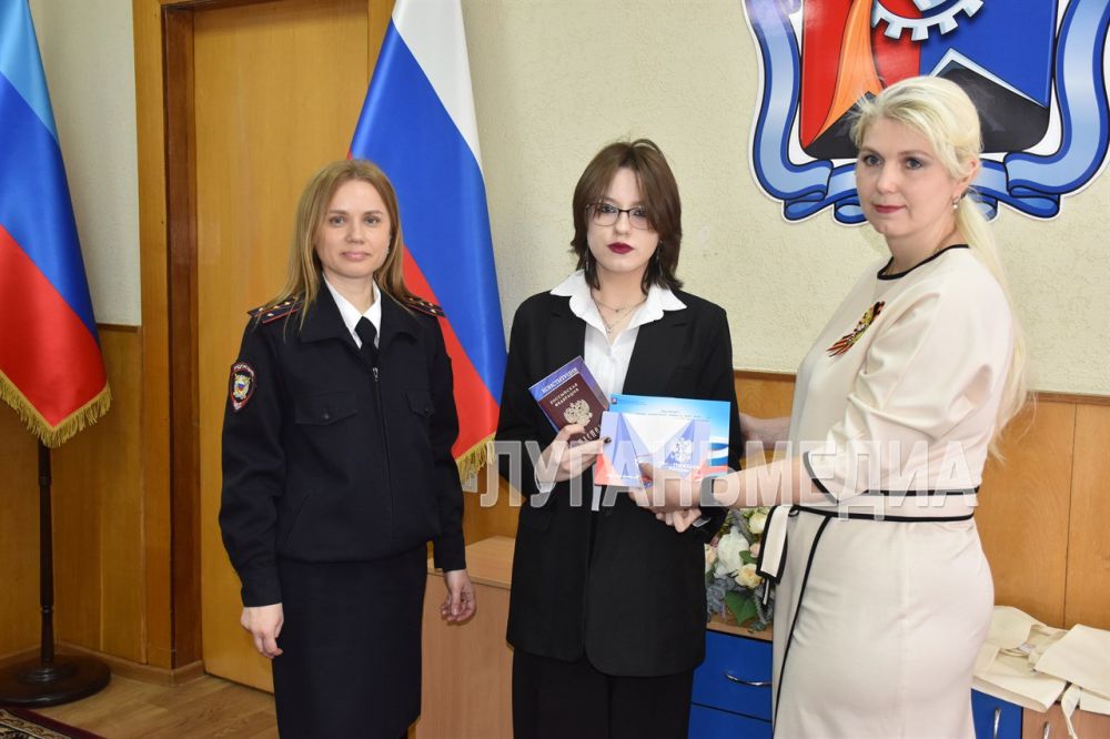 Пятеро стахановчан стали гражданами РФ в День космонавтики Пятеро стахановчан стали гражданами РФ в День космонавтики
