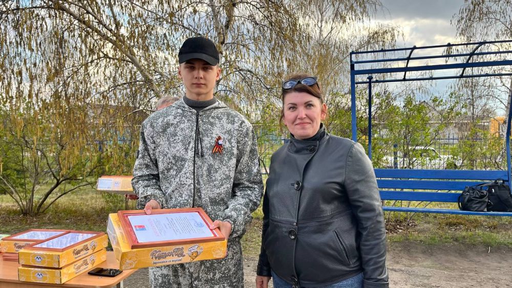 Альберт Зинченко: Сегодня, в завершение первого дня военно-патриотической игры «Зарница 2.0», по моему поручению заместитель Главы Станично-Луганского муниципального округа Анна Кулиш объявила результаты конкурса... Альберт Зинченко: Сегодня, в завершение первого дня военно-патриотической игры «Зарница 2.0», по моему поручению заместитель Главы Станично-Луганского муниципального округа Анна Кулиш объявила результаты конкурса...