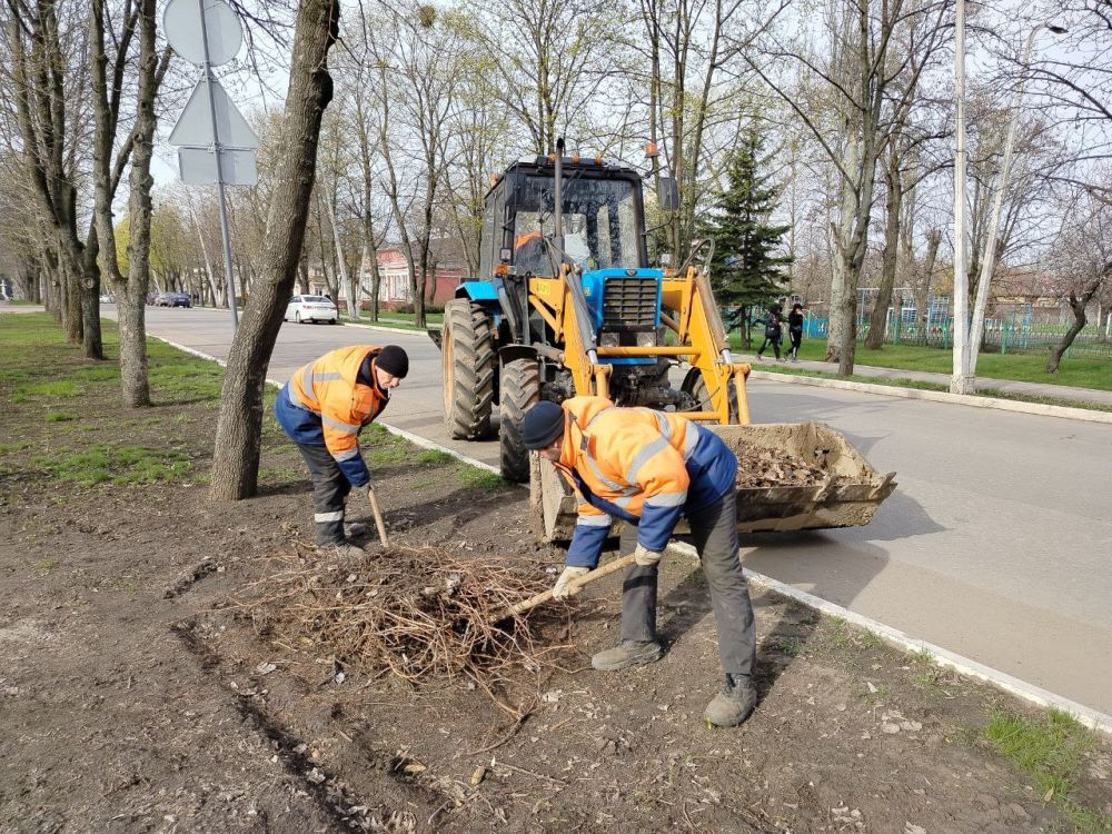 Работы по благоустройству продолжаются Работы по благоустройству продолжаются