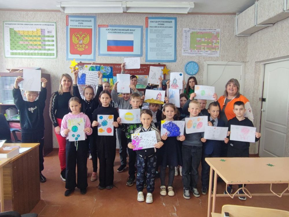 Мероприятия, посвящённые Дню космонавтики и креативным профессиям прошли в Пархоменковском УВК № 30 Мероприятия, посвящённые Дню космонавтики и креативным профессиям прошли в Пархоменковском УВК № 30