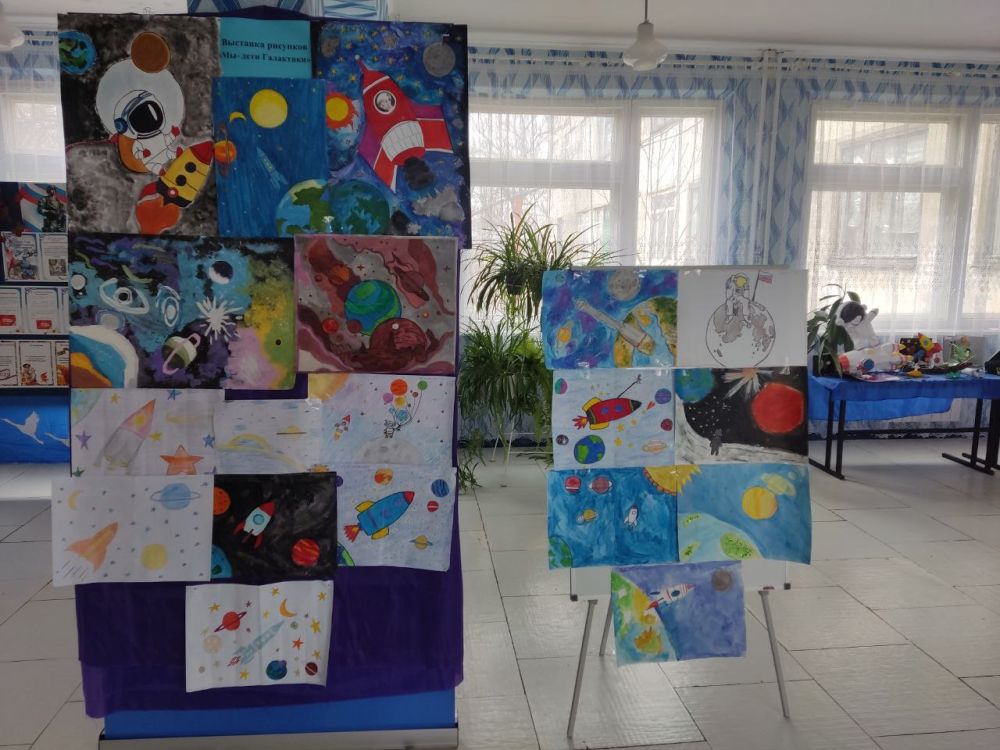 В Городищенской средней школе №23 проходит выставка рисунков и поделок, посвящённых Дню космонавтики «Мы - дети Галактики» В Городищенской средней школе №23 проходит выставка рисунков и поделок, посвящённых Дню космонавтики «Мы - дети Галактики»