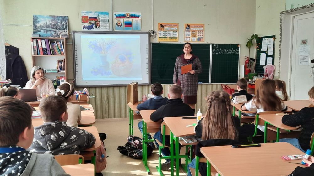 СВЕТЛЫЙ ПРАЗДНИК У ПОРОГА СВЕТЛЫЙ ПРАЗДНИК У ПОРОГА
