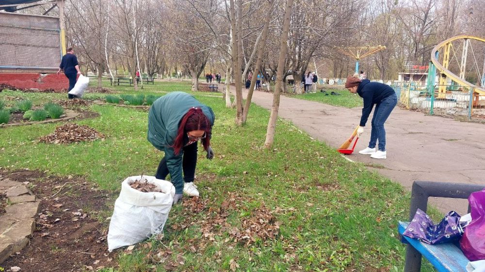 В рамках акции «Чистая Республика – 2025» в Кировске состоялся общегородской субботник В рамках акции «Чистая Республика – 2025» в Кировске состоялся общегородской субботник
