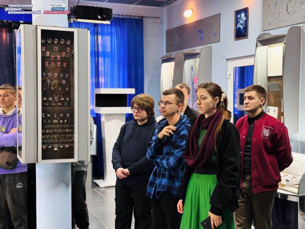 Выпускники президентской платформы прикоснулись к звездам в музее космонавта Георгия Берегового Выпускники президентской платформы прикоснулись к звездам в музее космонавта Георгия Берегового