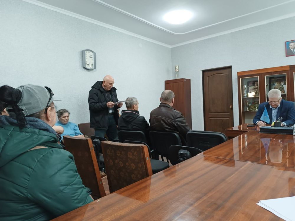 Сергей Козенко: В соответствии с установленным графиком, сегодня в поселке Краснодон провел встречу с членами семей погибших участников специальной военной операции Сергей Козенко: В соответствии с установленным графиком, сегодня в поселке Краснодон провел встречу с членами семей погибших участников специальной военной операции