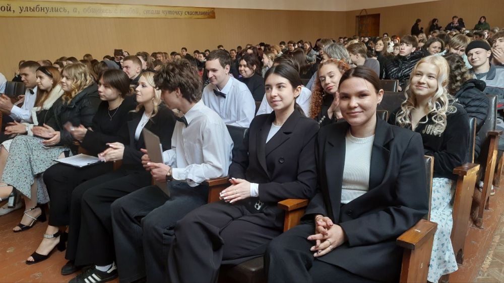В Ровеньковском технико-экономическом колледже прошел долгожданный день открытых дверей, который собрал множество гостей — будущих студентов, их родителей и всех, кто интересуется образовательными возможностями нашего... В Ровеньковском технико-экономическом колледже прошел долгожданный день открытых дверей, который собрал множество гостей — будущих студентов, их родителей и всех, кто интересуется образовательными возможностями нашего...