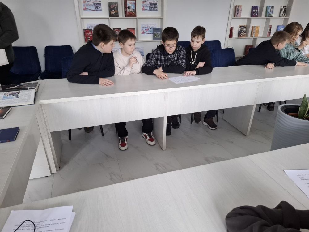 Андрей Рубанцов: В рамках проведения "космической недели" в центральной библиотеке им. Г. Сковороды города Ровеньки для учащихся Ровеньковской гимназии №4 им. писателя Н. Трублаини была проведена интеллектуальная игра... Андрей Рубанцов: В рамках проведения "космической недели" в центральной библиотеке им. Г. Сковороды города Ровеньки для учащихся Ровеньковской гимназии №4 им. писателя Н. Трублаини была проведена интеллектуальная игра...