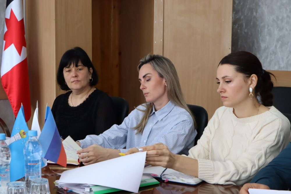 Евгений Бондарь: О мерах по обеспечению безопасности в период подготовки и проведения мероприятий, посвященных Празднику Весны и Труда, Дню Победы в Великой Отечественной войне 1941-1945 годов, а также Дня Луганской Народной... Евгений Бондарь: О мерах по обеспечению безопасности в период подготовки и проведения мероприятий, посвященных Празднику Весны и Труда, Дню Победы в Великой Отечественной войне 1941-1945 годов, а также Дня Луганской Народной...