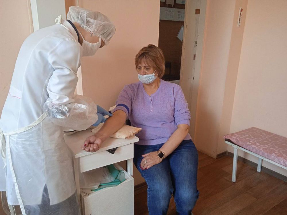 Врачи Стахановской ЦГМБ провели выездной прием в г. Ирмино Врачи Стахановской ЦГМБ провели выездной прием в г. Ирмино
