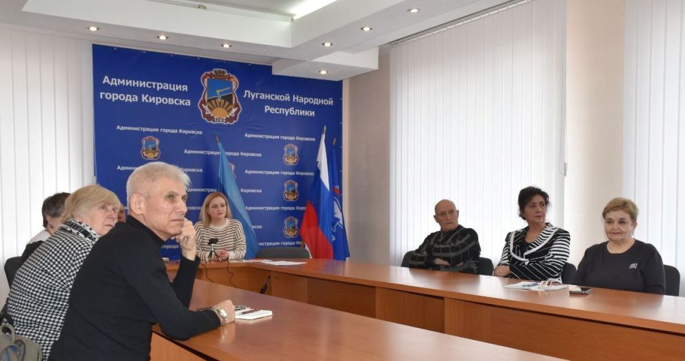 В Администрации Кировска подвели итоги Межрегионального конкурса чтецов «Из одного металла льют медаль за бой, медаль за труд!» В Администрации Кировска подвели итоги Межрегионального конкурса чтецов «Из одного металла льют медаль за бой, медаль за труд!»