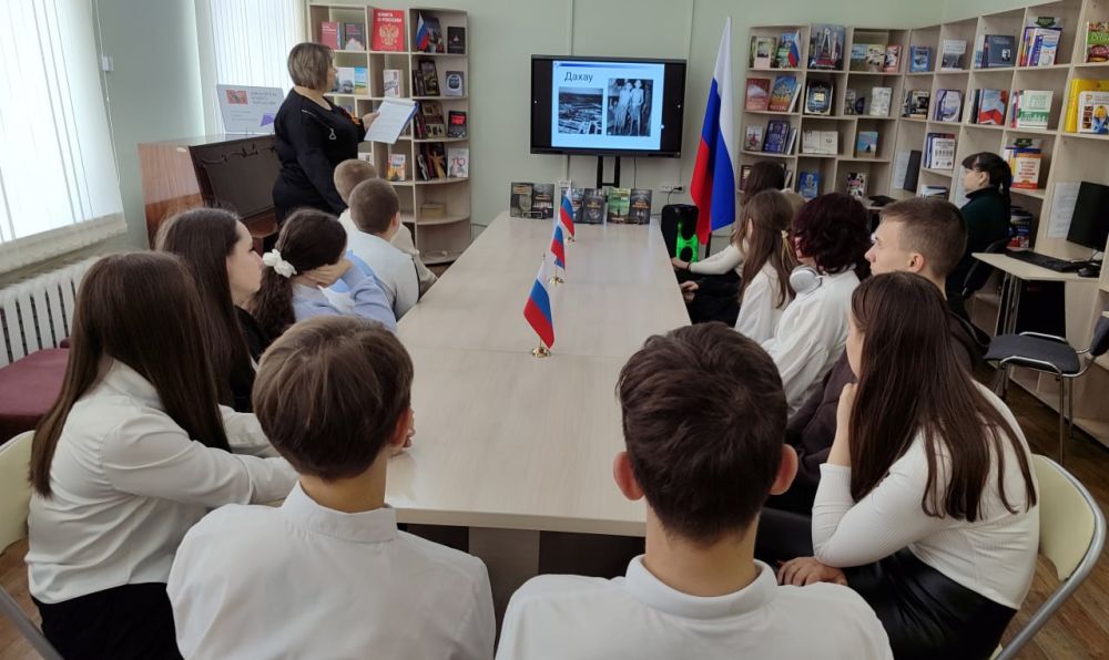 В Центральной библиотеке МБУ "АГЦБС" для учащихся школы №3 состоялся час памяти "Не забыть нам ни фабрики смерти, ни фашистов, что злее зверей" В Центральной библиотеке МБУ "АГЦБС" для учащихся школы №3 состоялся час памяти "Не забыть нам ни фабрики смерти, ни фашистов, что злее зверей"