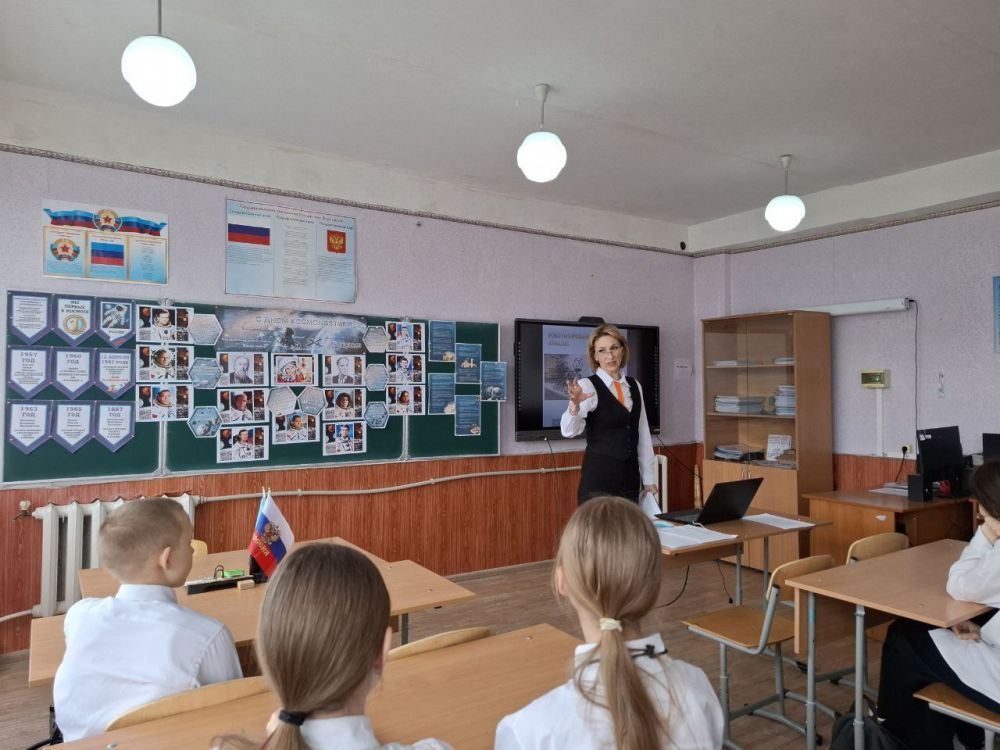 Первый полет человека в космос состоялся 12 апреля Первый полет человека в космос состоялся 12 апреля