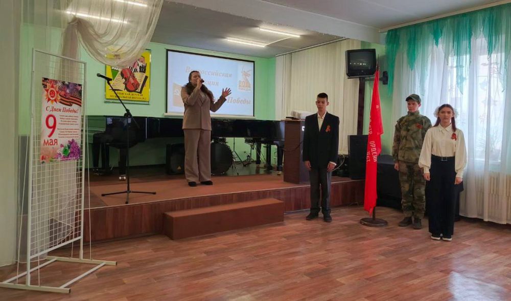 В Алчевске продолжается акция «Знамя Победы» В Алчевске продолжается акция «Знамя Победы»