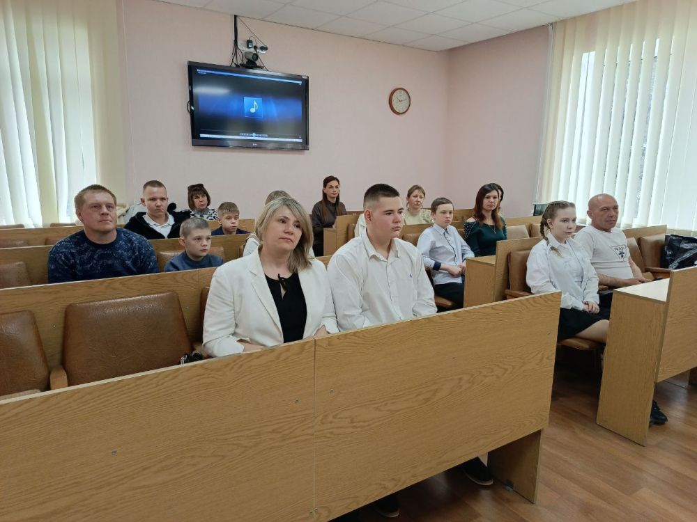 Андрей Рубанцов: Сегодня в Администрации городского округа город Ровеньки состоялось вручение паспортов Российской Федерации юным жителям города Ровеньки, приуроченное ко Дню космонавтики Андрей Рубанцов: Сегодня в Администрации городского округа город Ровеньки состоялось вручение паспортов Российской Федерации юным жителям города Ровеньки, приуроченное ко Дню космонавтики