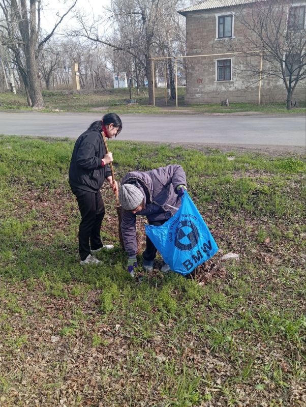 Андрей Рубанцов: Сегодня в рамках проведения республиканской акции «Чистая Республика - 2025» в Ровеньках состоялся санитарный день по уборке города Андрей Рубанцов: Сегодня в рамках проведения республиканской акции «Чистая Республика - 2025» в Ровеньках состоялся санитарный день по уборке города
