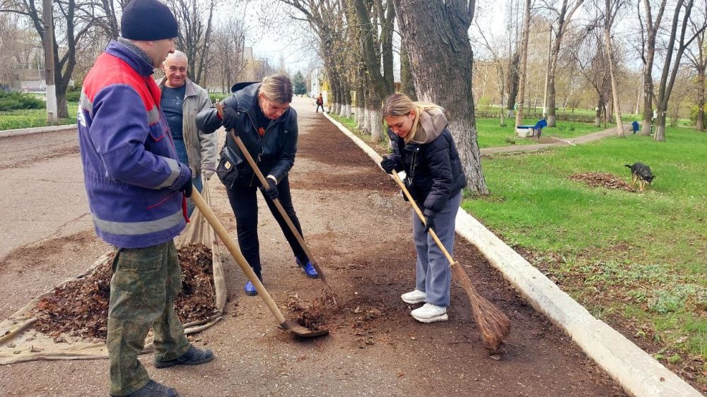 В рамках акции «Чистая Республика – 2025» в Кировске состоялся общегородской субботник В рамках акции «Чистая Республика – 2025» в Кировске состоялся общегородской субботник