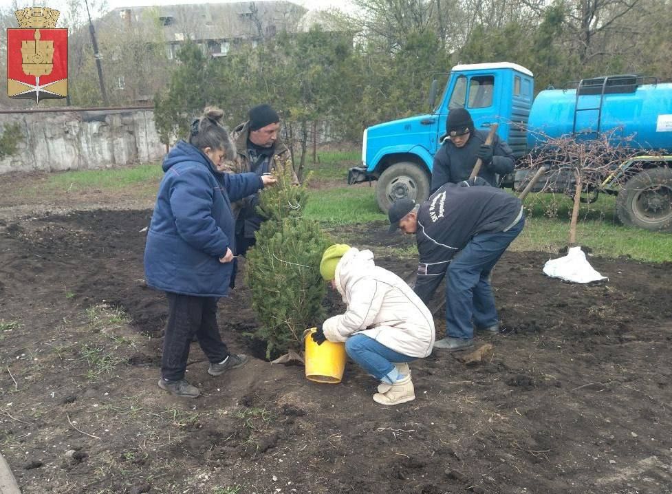 Коммунальные службы проводят работы на территории города Коммунальные службы проводят работы на территории города