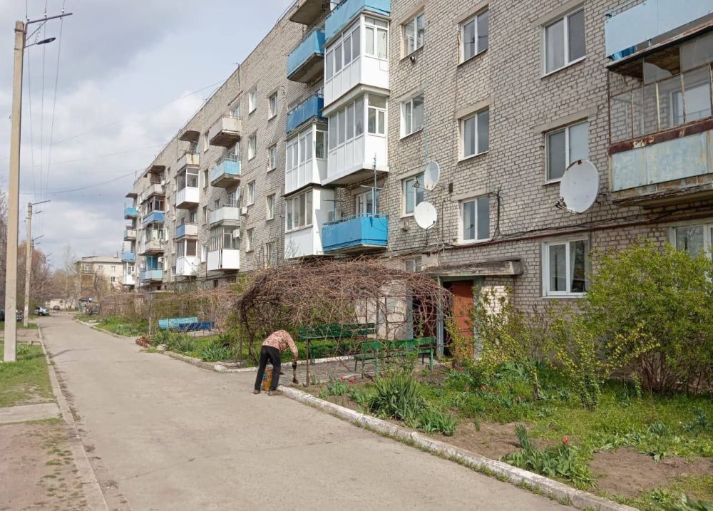 С начала апреля в населенных пунктах проводятся субботники, цель которых: С начала апреля в населенных пунктах проводятся субботники, цель которых: