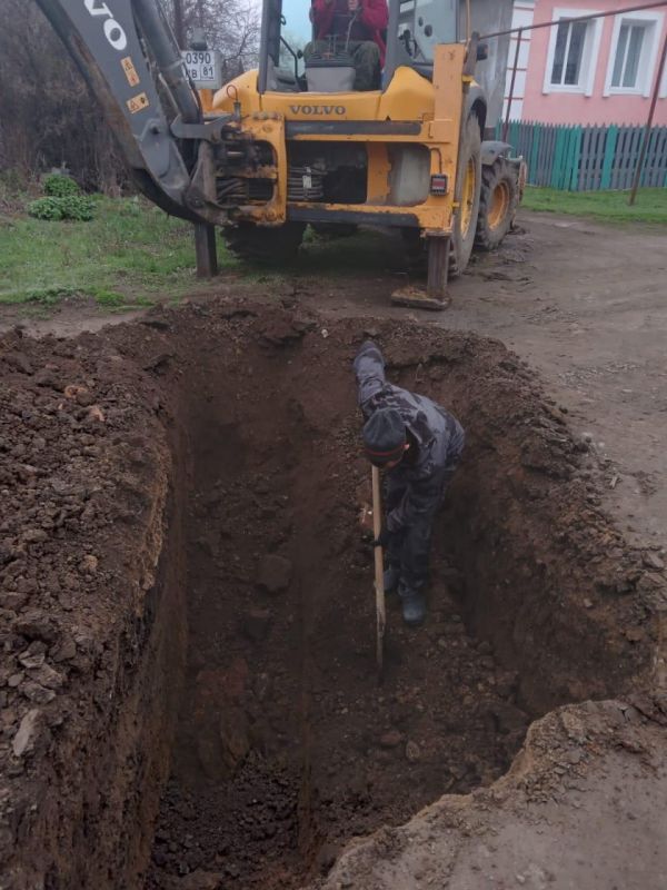 Ульяновские коммунальщики отремонтировали трассу водовода в Петро-Николаевке Ульяновские коммунальщики отремонтировали трассу водовода в Петро-Николаевке
