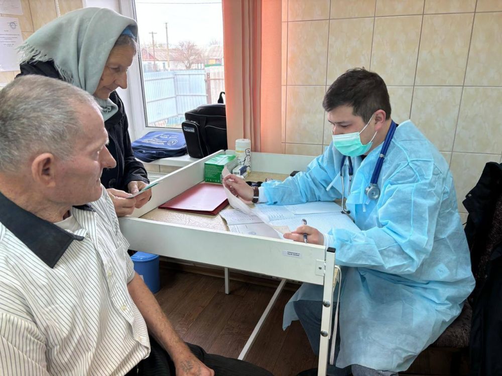 Жители села Бобриково Антрацитовского округа получили консультации калмыцких врачей Жители села Бобриково Антрацитовского округа получили консультации калмыцких врачей