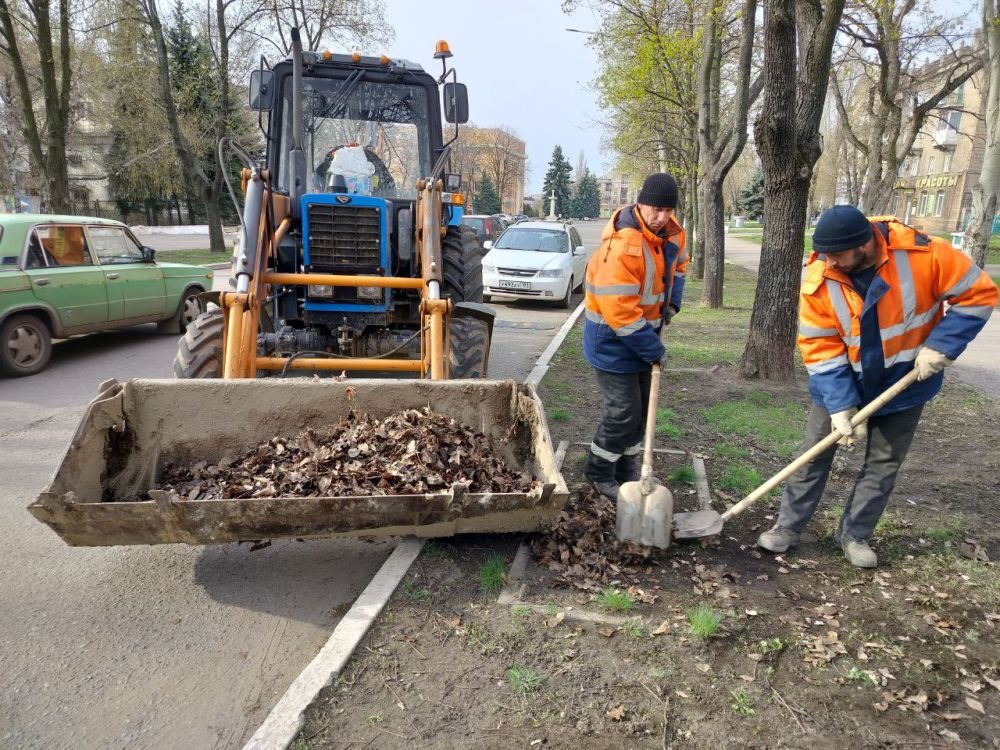 Работы по благоустройству продолжаются Работы по благоустройству продолжаются