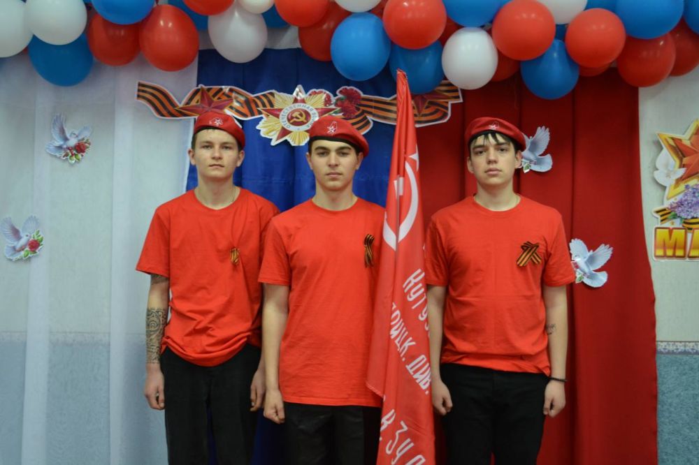 В Бугаевской школе № 14 состоялась патриотическая акция - эстафета передачи Знамени Победы В Бугаевской школе № 14 состоялась патриотическая акция - эстафета передачи Знамени Победы