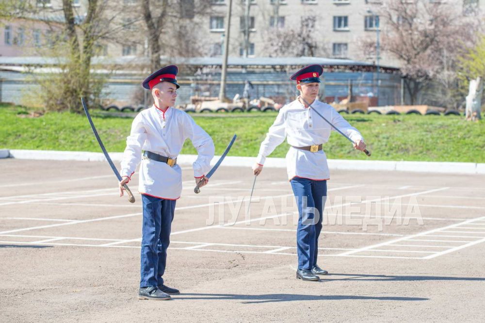 В Республиканском казачьем кадетском корпусе имени маршала авиации Александра Ефимова прошел день открытых дверей для будущих кадетов и их родителей В Республиканском казачьем кадетском корпусе имени маршала авиации Александра Ефимова прошел день открытых дверей для будущих кадетов и их родителей