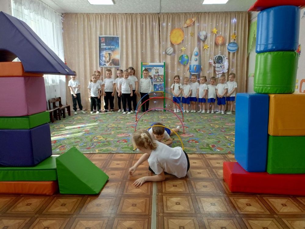 В честь Дня космонавтики сотрудницы ГБДОУ ЛНР "Новодеркульский ЯС "Берёзка" при участии секретаря первичного отделения партии "Единая Россия" №8 с. Новодеркул Владимира Прапирного организовали яркое и захватывающее... В честь Дня космонавтики сотрудницы ГБДОУ ЛНР "Новодеркульский ЯС "Берёзка" при участии секретаря первичного отделения партии "Единая Россия" №8 с. Новодеркул Владимира Прапирного организовали яркое и захватывающее...