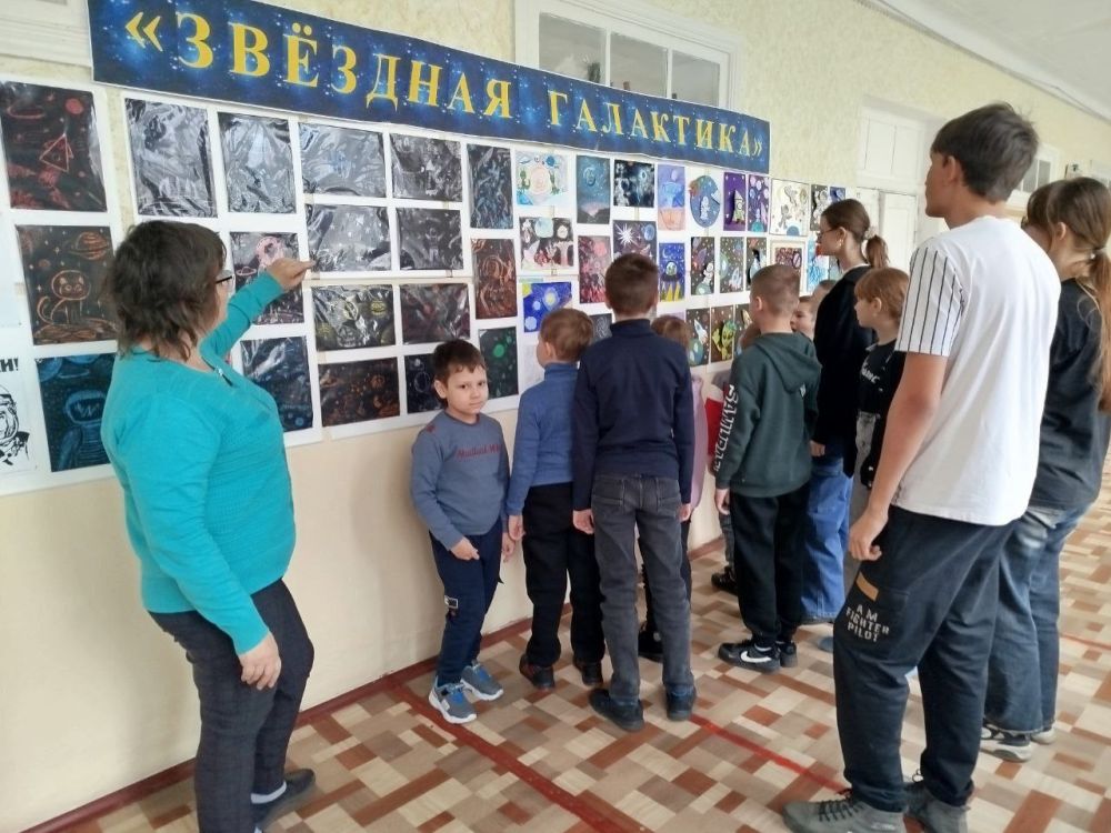 Андрей Рубанцов: В доме творчества города Ровеньки состоялось торжественное открытие выставки творческих работ, приуроченной к Дню космонавтики Андрей Рубанцов: В доме творчества города Ровеньки состоялось торжественное открытие выставки творческих работ, приуроченной к Дню космонавтики