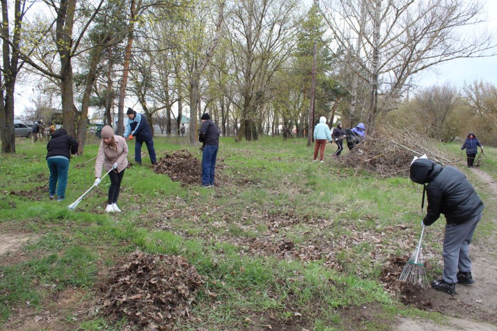 Виктория Кайдалова: В Новопскове, поселке с богатой историей и живописными окрестностями, продолжает жить прекрасная традиция – ежегодная уборка общественных пространств Виктория Кайдалова: В Новопскове, поселке с богатой историей и живописными окрестностями, продолжает жить прекрасная традиция – ежегодная уборка общественных пространств