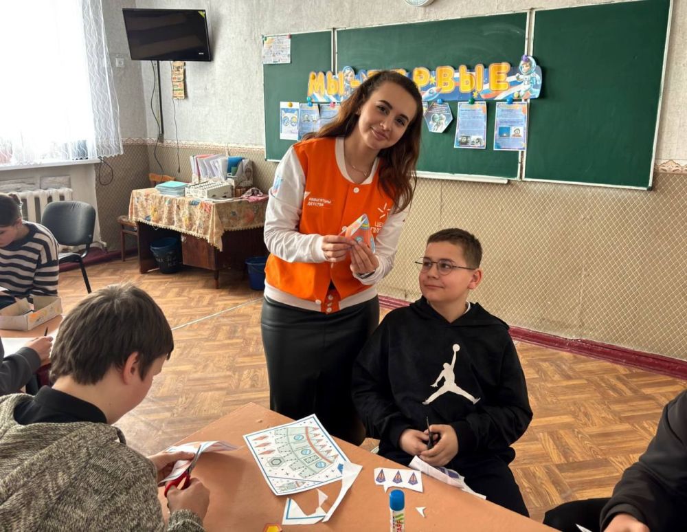 В преддверии Дня космонавтики в Ровеньковской школе №12 им.В.Ю.Андреева советник по воспитанию провела ряд акций: В преддверии Дня космонавтики в Ровеньковской школе №12 им.В.Ю.Андреева советник по воспитанию провела ряд акций: