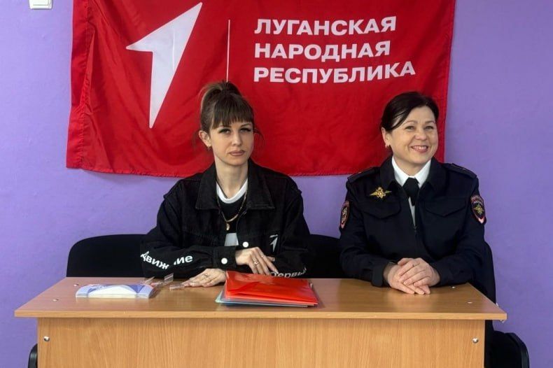 В Свердловском муниципальном округе ко Дню космонавтики была проведена церемония вручения паспортов гражданам, достигшим 14-летнего возраста В Свердловском муниципальном округе ко Дню космонавтики была проведена церемония вручения паспортов гражданам, достигшим 14-летнего возраста