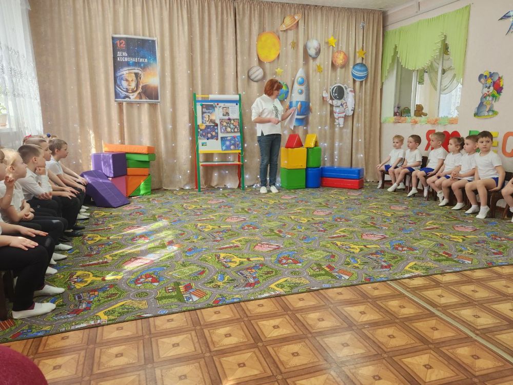 В честь Дня космонавтики сотрудницы ГБДОУ ЛНР "Новодеркульский ЯС "Берёзка" при участии секретаря первичного отделения партии "Единая Россия" №8 с. Новодеркул Владимира Прапирного организовали яркое и захватывающее... В честь Дня космонавтики сотрудницы ГБДОУ ЛНР "Новодеркульский ЯС "Берёзка" при участии секретаря первичного отделения партии "Единая Россия" №8 с. Новодеркул Владимира Прапирного организовали яркое и захватывающее...