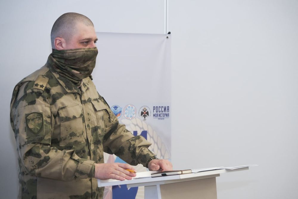 Росгвардейцы провели военно-исторический урок для спортсменов ЛНР и Крыма в преддверии 80-й годовщины Победы Росгвардейцы провели военно-исторический урок для спортсменов ЛНР и Крыма в преддверии 80-й годовщины Победы