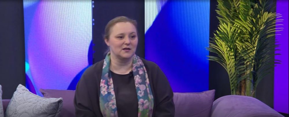 Заместитель директора Луганского центра медицины катастроф , врач скорой помощи ВИКТОРИЯ КАЛУГИНА в студии программы «Утро Донбасса» ГТРК ЛНР говорит на тему "Анафилактический шок: причины, симптомы, первая помощь" Заместитель директора Луганского центра медицины катастроф , врач скорой помощи ВИКТОРИЯ КАЛУГИНА в студии программы «Утро Донбасса» ГТРК ЛНР говорит на тему "Анафилактический шок: причины, симптомы, первая помощь"