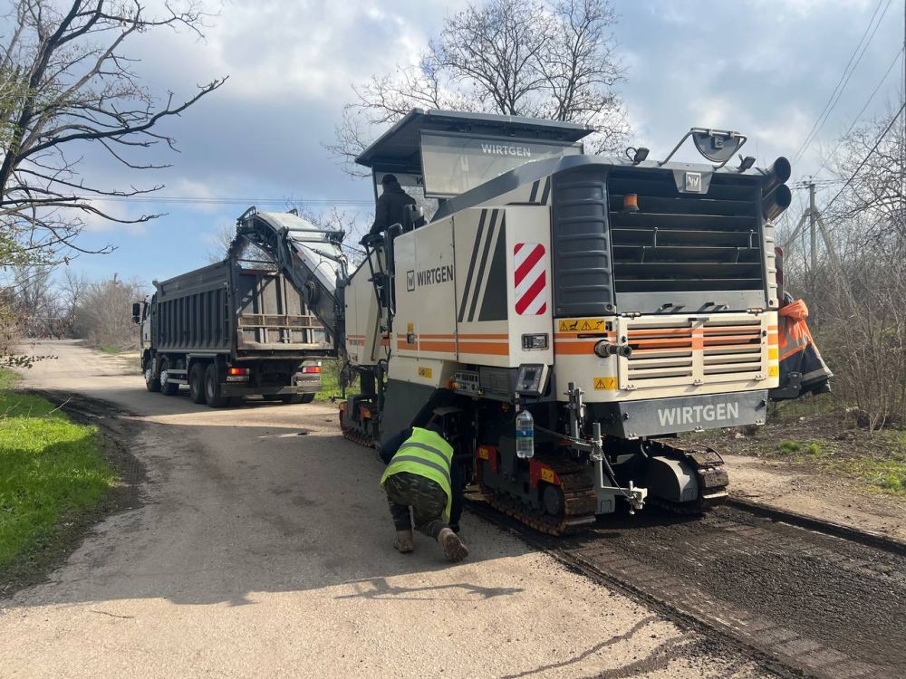 В Кировске приступили к ремонту улично-дорожной сети на улице Перова В Кировске приступили к ремонту улично-дорожной сети на улице Перова