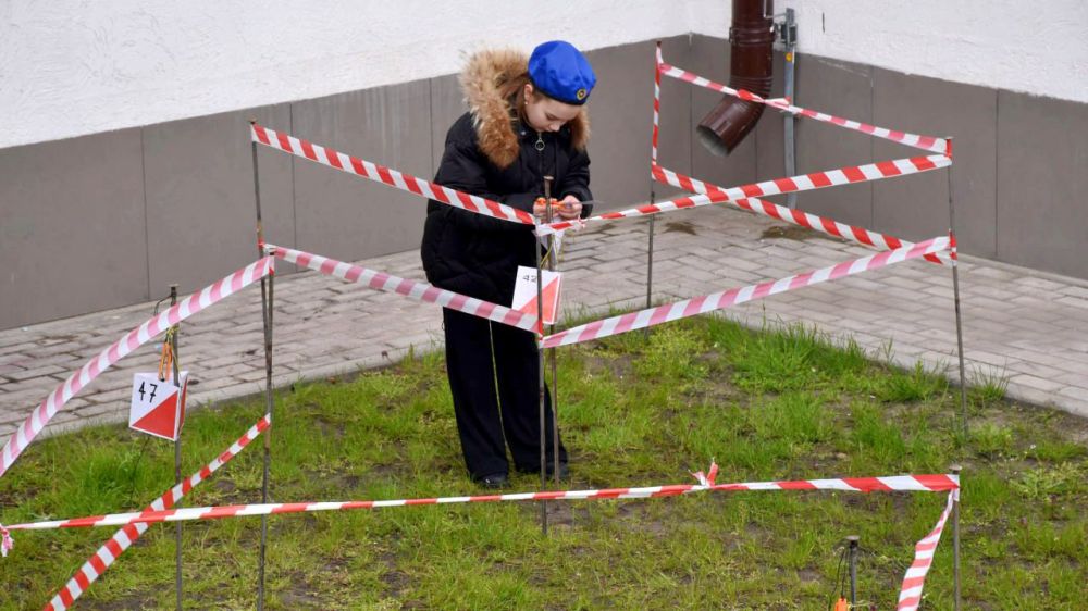 Победа. В Северодонецком городском центре патриотического воспитания, туризма и краеведения прошла военно-патриотическая игра «Победа» для обучающихся школ городского округа Северодонецка Победа. В Северодонецком городском центре патриотического воспитания, туризма и краеведения прошла военно-патриотическая игра «Победа» для обучающихся школ городского округа Северодонецка