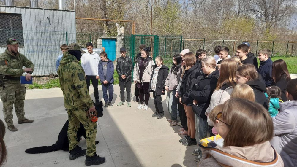 Сегодня в ГБУ ДО ЛНР "Беловодский районный центр детского и юношеского творчества" было проведено интересное мероприятие для участников подросткового центра "Движок" Сегодня в ГБУ ДО ЛНР "Беловодский районный центр детского и юношеского творчества" было проведено интересное мероприятие для участников подросткового центра "Движок"
