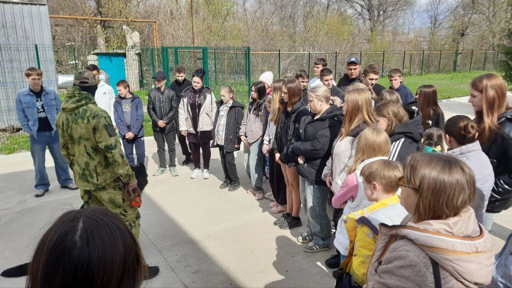 Сегодня в ГБУ ДО ЛНР "Беловодский районный центр детского и юношеского творчества" было проведено интересное мероприятие для участников подросткового центра "Движок" Сегодня в ГБУ ДО ЛНР "Беловодский районный центр детского и юношеского творчества" было проведено интересное мероприятие для участников подросткового центра "Движок"