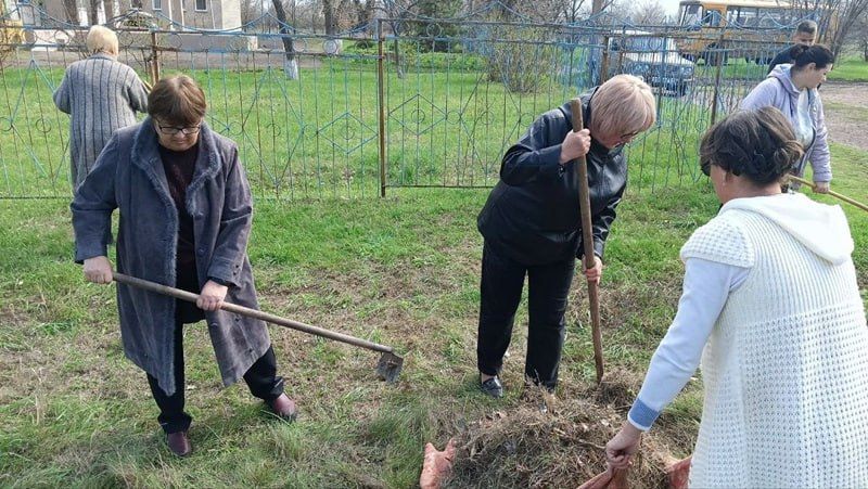 В селе Давыдо-Никольское состоялся общешкольный субботник В селе Давыдо-Никольское состоялся общешкольный субботник
